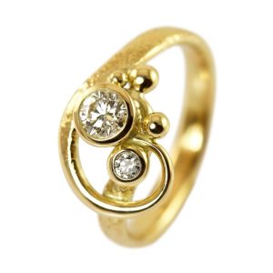 Alva - diamond ring with a difference