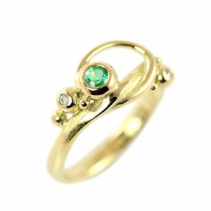 The Green Curl Ring with emerald and diamonds
