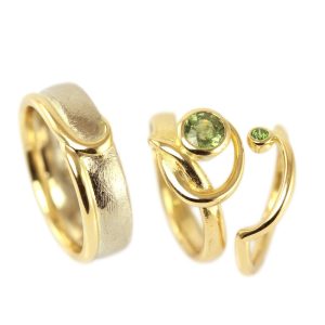 Simple and intricate bridal set in gold with green sapphires