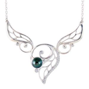 Sumptuous Adorabella luxury necklace in white gold with diamonds and black tahitian pearl