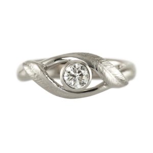 Lovely Leaves slim diamond ring