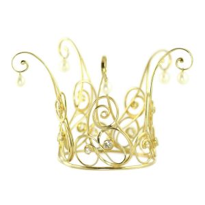 Unique and fairytale princess crown in gold with freshwater pearl pendant