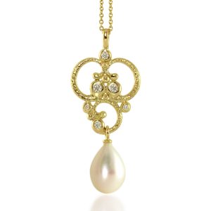 Rocaille luxury pendant with pearl and diamonds