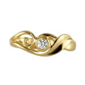 Folha engagement ring in gold with diamonds and a scroll and leaf
